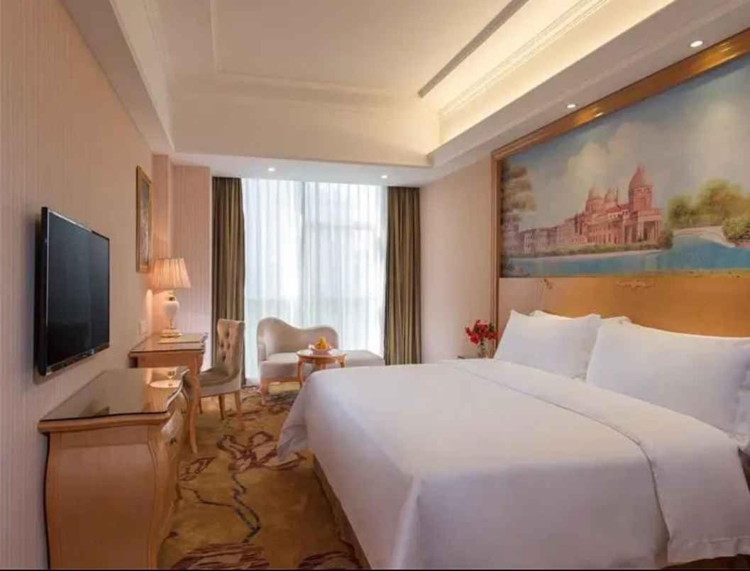 Vienna Hotel Shenzhen Baoneng City Plaza Buitenkant foto