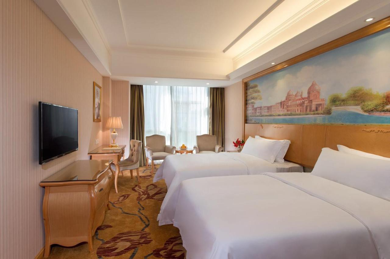 Vienna Hotel Shenzhen Baoneng City Plaza Buitenkant foto